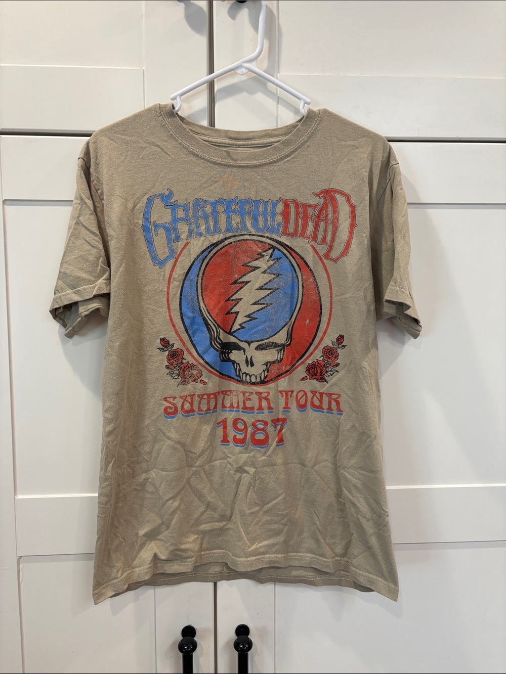 Grateful Dead Tan Short Sleeve Summer Tour 1987 Tee with Red & Blue Graphic